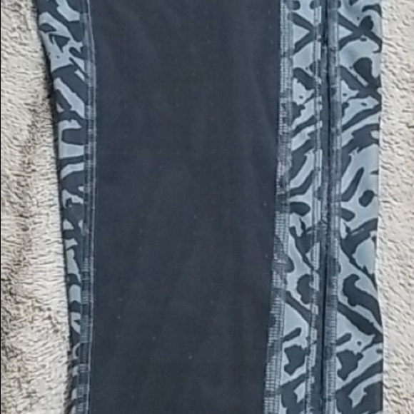 💕LULULEMON - EUC Hot to Street Crop (8) - Picture 8 of 10